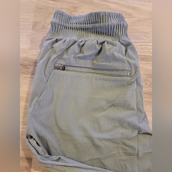 Athleta Capri Pant Size 4 - Picture 2 of 5